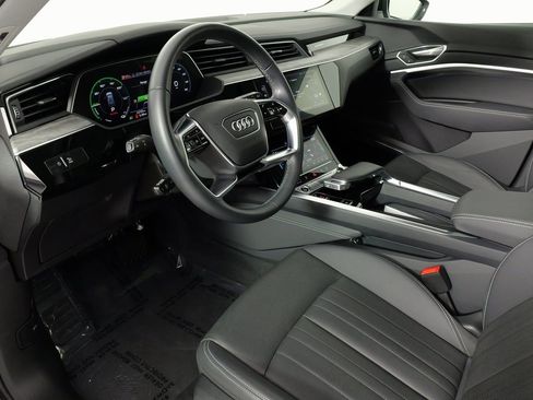 Used 2022 Audi e-tron Premium Plus w/ Premium Plus Package image 42