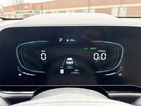 Certified 2023 Kia Niro EX Touring image 10