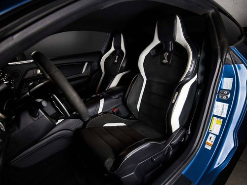 Used 2021 Ford Mustang Shelby GT500 w/ Carbon Fiber Track Pack RWD image 11