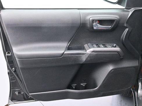 Used 2021 Toyota Tacoma TRD Off-Road image 9