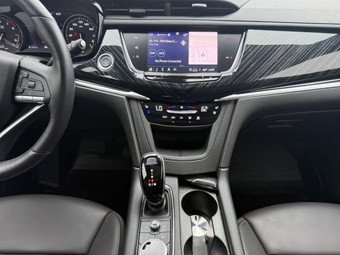 Certified 2025 Cadillac XT6 Premium Luxury w/ Technology Package FWD image 3