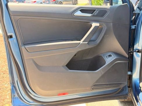 Used 2020 Volkswagen Tiguan SEL FWD image 24