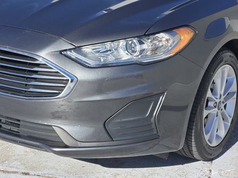 Used 2020 Ford Fusion SE image 11