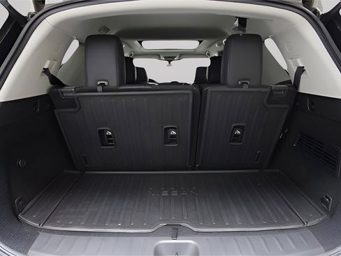 Used 2024 Nissan Pathfinder Platinum image 10