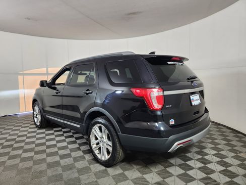 Used 2016 Ford Explorer XLT w/ Equipment Group 202A image 5