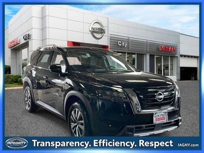 Used 2025 Nissan Pathfinder SL