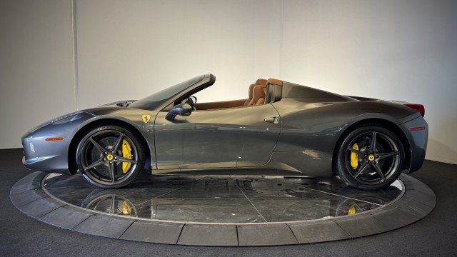 Used 2013 Ferrari 458 Spider RWD image 34
