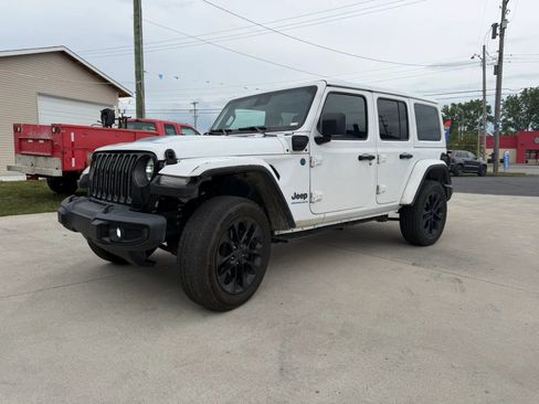 Used 2024 Jeep Wrangler Unlimited Sahara w/ Technology Group AWD/4WD image 1