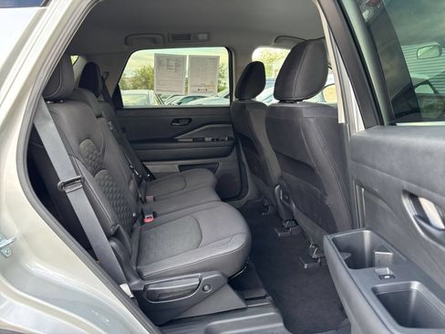 Used 2025 Nissan Pathfinder SV FWD image 27