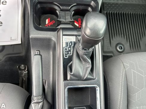 Used 2019 Toyota Tacoma TRD Off-Road w/ Technology Package AWD/4WD image 20