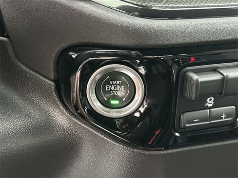 Used 2022 Chevrolet Silverado 1500 ZR2 w/ Technology Package image 15