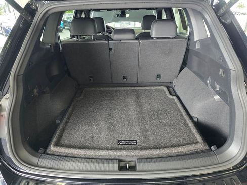 Used 2023 Volkswagen Tiguan SEL R-Line AWD/4WD image 15