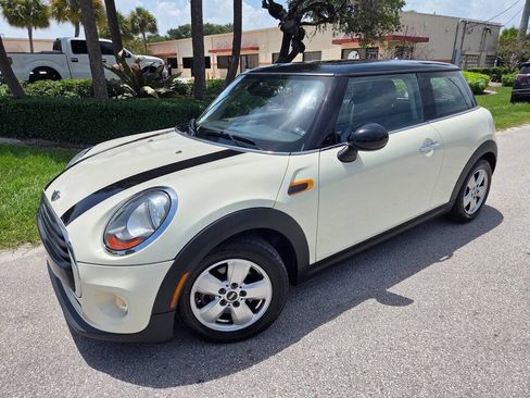 Used 2016 MINI Cooper 2-Door Hardtop FWD image 9