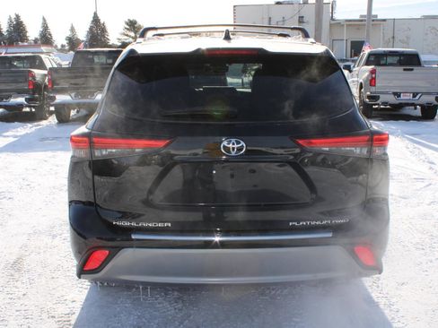 Used 2022 Toyota Highlander Platinum image 6