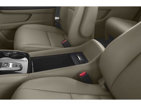 Used 2018 Honda Pilot Touring image 15