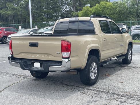Used 2017 Toyota Tacoma SR5 w/ Tow Package RWD image 4