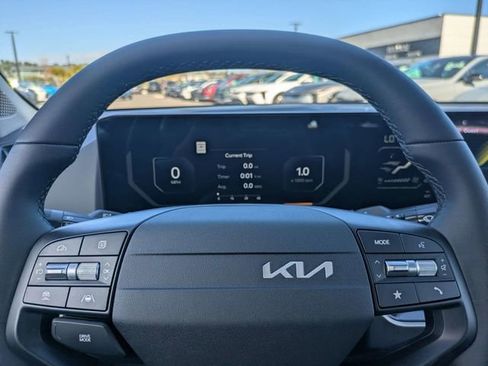 New 2025 Kia K4 EX image 29