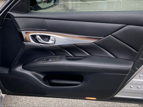 Used 2015 INFINITI Q70 3.7 w/ Deluxe Touring Package image 23