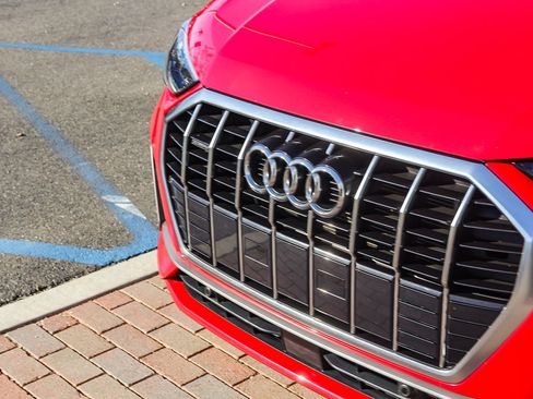 Used 2023 Audi Q3 2.0T Premium w/ 19" Wheel Package image 12