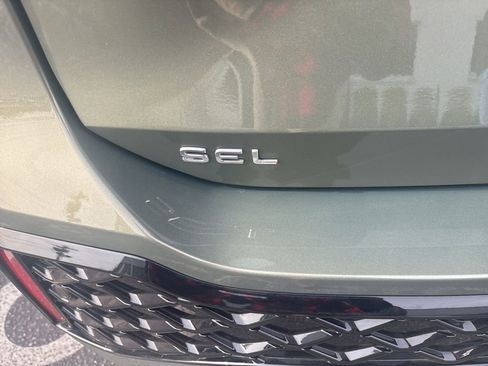 Used 2025 Volkswagen Tiguan SEL R-Line image 12