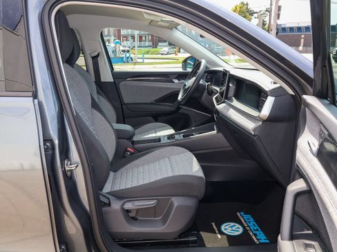Certified 2025 Volkswagen Tiguan S FWD image 28