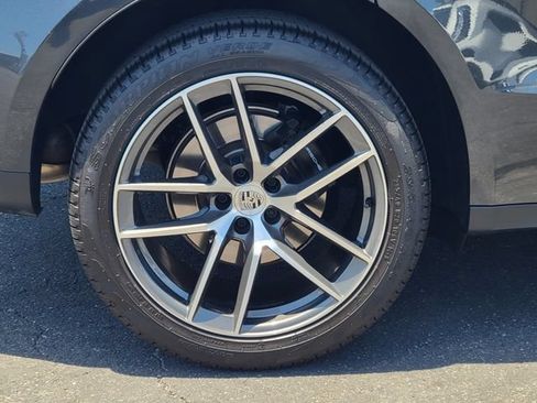 Used 2023 Porsche Macan AWD/4WD image 5