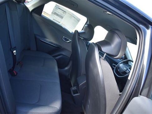 New 2025 Kia K4 LXS image 13