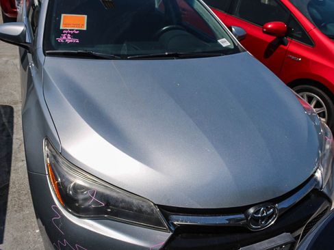 Used 2017 Toyota Camry SE FWD image 3