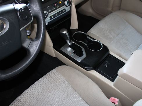 Used 2012 Toyota Camry LE FWD image 15
