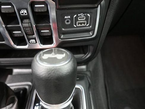 Used 2025 Jeep Wrangler Sport S image 9