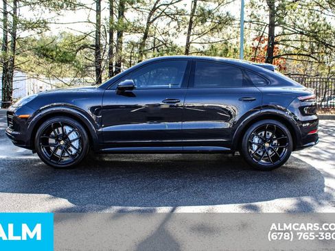 Used 2023 Porsche Cayenne Turbo image 6