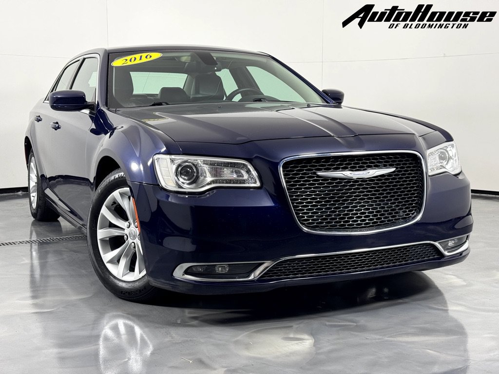 Used 2016 Chrysler 300 Limited RWD image 1