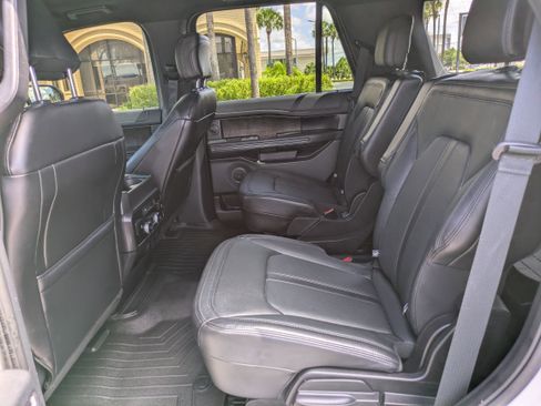 Used 2019 Ford Expedition Limited w/ Equipment Group 302A AWD/4WD image 12