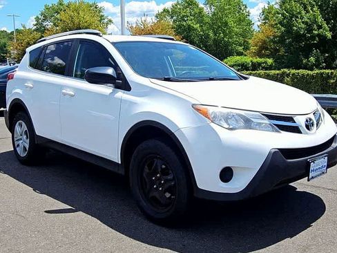 Used 2015 Toyota RAV4 LE AWD/4WD image 2