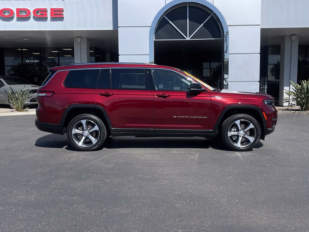Used 2023 Jeep Grand Cherokee L Limited w/ Luxury Tech Group II AWD/4WD image 5