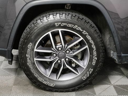 Used 2020 Jeep Grand Cherokee Laredo w/ Laredo X Package RWD image 37