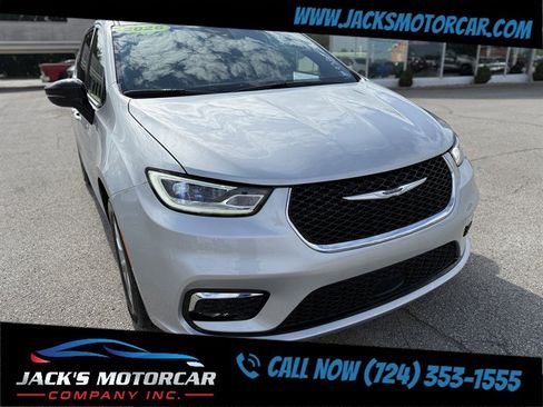 Used 2026 Chrysler Pacifica Limited FWD image 7