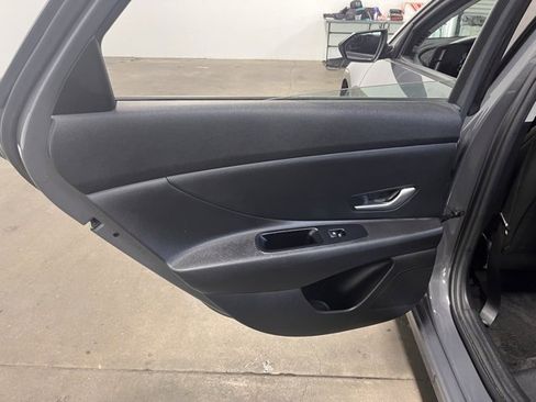 Used 2024 Hyundai Elantra SE image 19