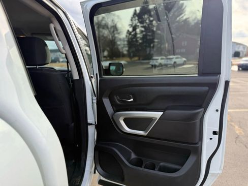 Used 2018 Nissan Titan SV image 16