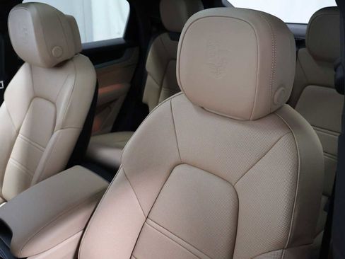 Certified 2026 Porsche Cayenne S AWD/4WD image 19