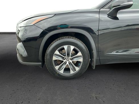 Used 2023 Toyota Highlander XLE AWD/4WD image 13