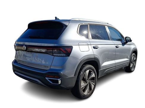 Used 2025 Volkswagen Taos SE w/ Panoramic Sunroof Package image 6