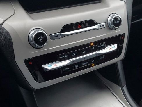 Certified 2023 Ford Explorer XLT image 31