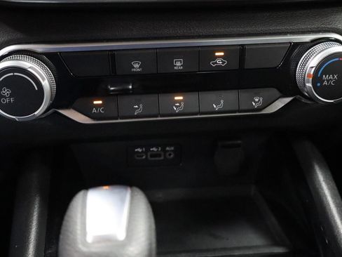 Used 2024 Nissan Altima 2.5 SV FWD image 17