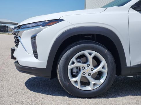 New 2026 Chevrolet Trax LS w/ LS Convenience Package image 5