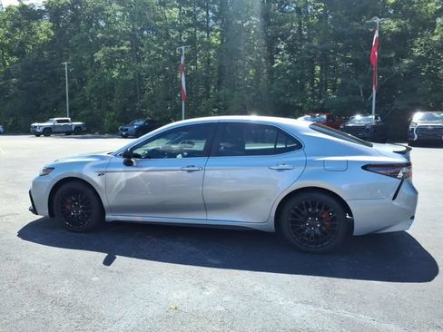 Used 2023 Toyota Camry SE FWD image 3