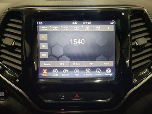 Used 2019 Jeep Cherokee Limited AWD/4WD image 25