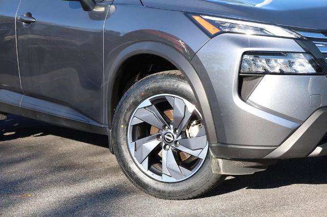 Certified 2025 Nissan Rogue SV FWD image 3
