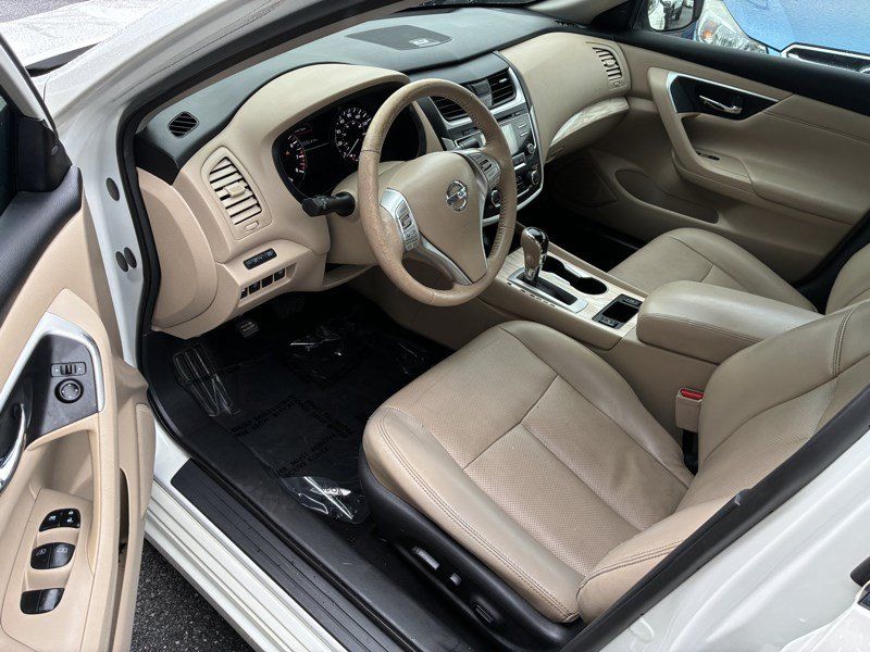 Used 2016 Nissan Altima 2.5 SL w/ Moonroof Package FWD image 7