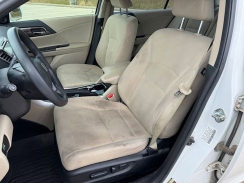 Used 2017 Honda Accord EX image 10